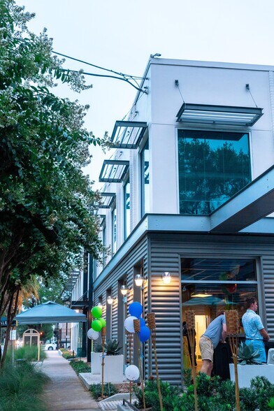 More Photos Of 1500 McGowen St, Houston Restaurant For Lease