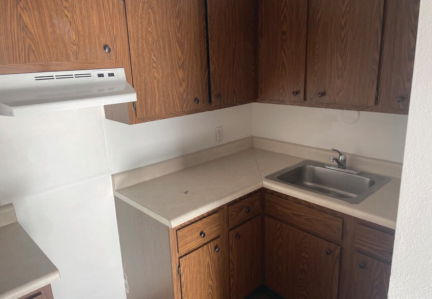 More Photos Of 439 W 25th St, Alliance Apartments For Sale
