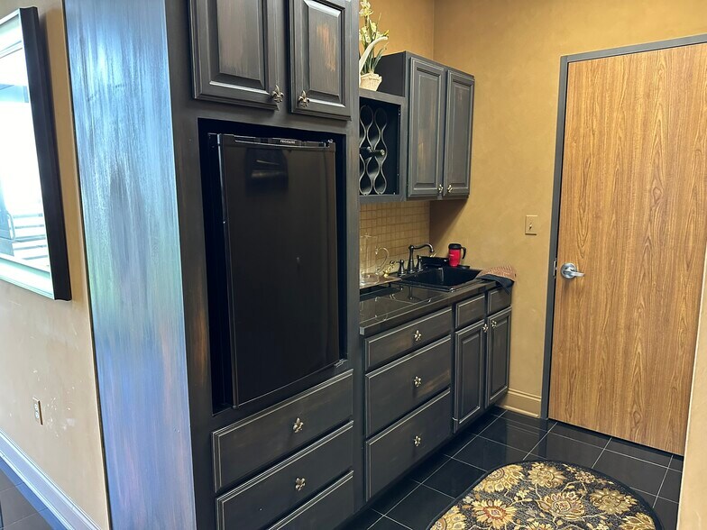 More Photos Of 4750 Sherwood Common Blvd, Baton Rouge Office For Lease