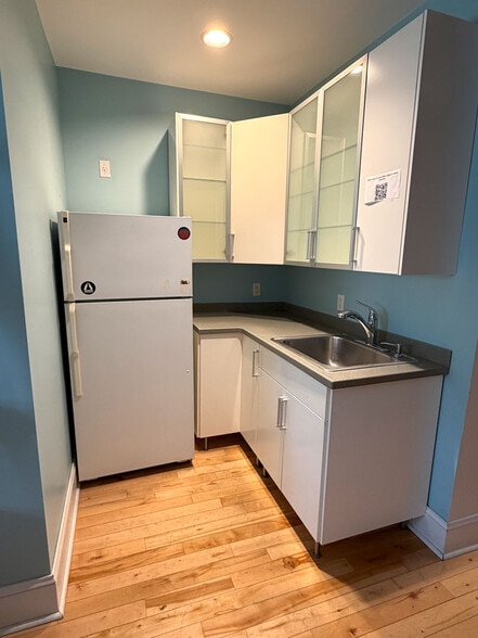 More Photos Of 3237 Eastern Ave, Baltimore Office For Lease