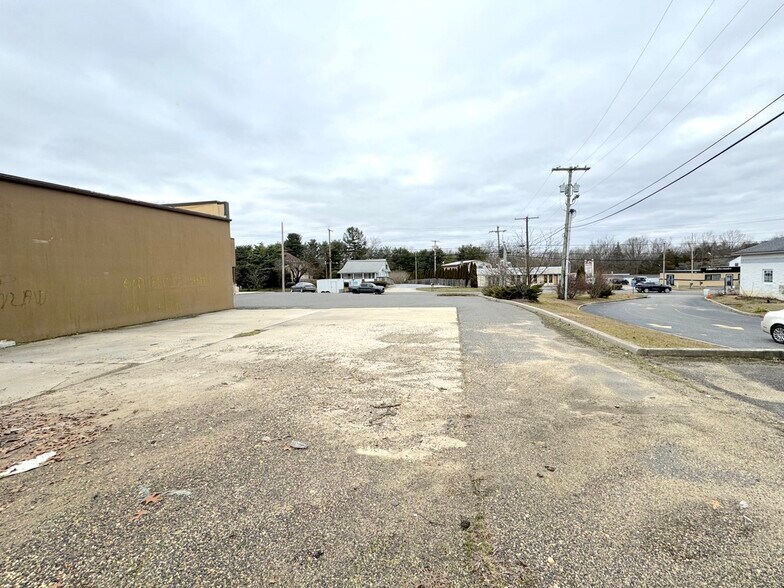 More Photos Of 1025 N Pearl St, Bridgeton Storefront For Lease