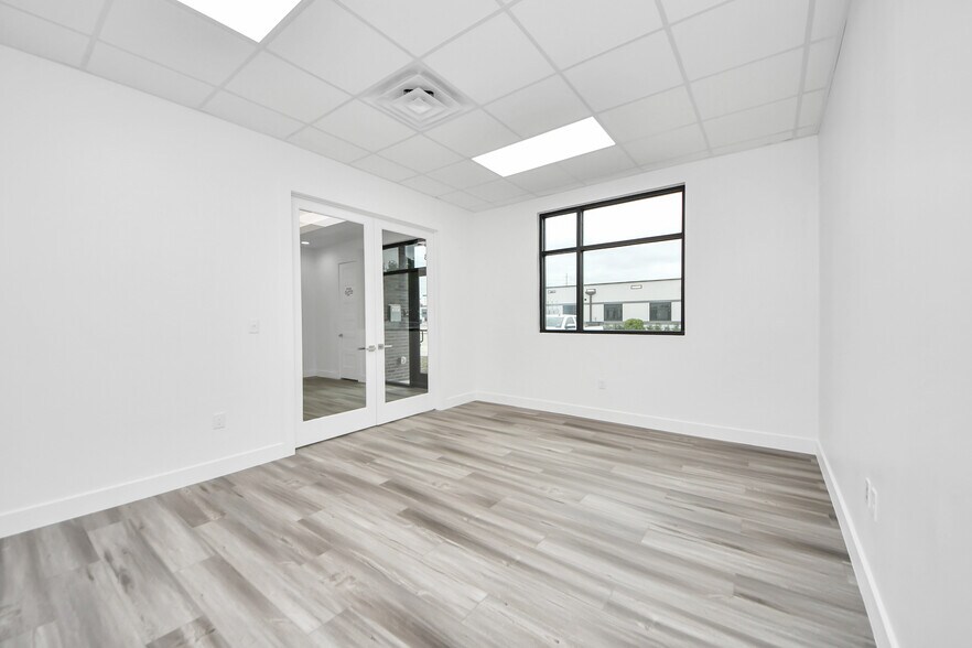 More Photos Of 4807 Sugar Grove Blvd, Stafford Office For Lease