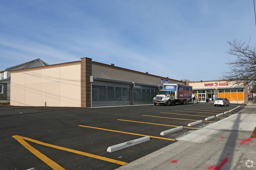 Primary Photo Of 10950 Merrick Blvd, Jamaica Storefront For Lease