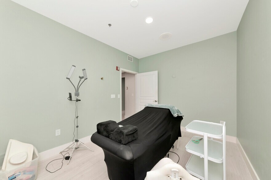 More Photos Of 1345 2nd St, Sarasota Office Residential For Sale