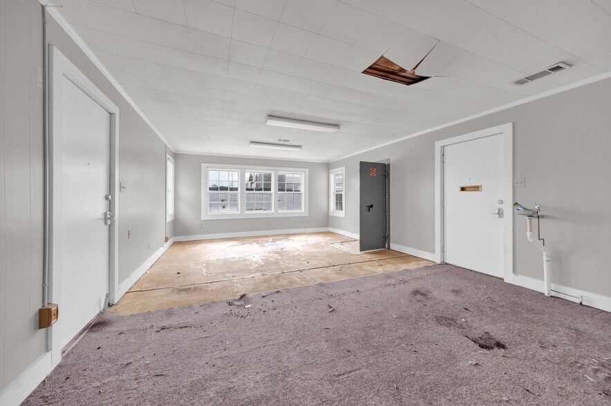 More Photos Of 5079 Old Summer Rd, Memphis General Retail For Sale