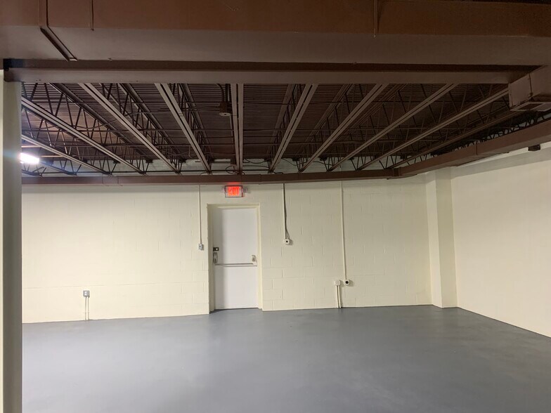 More Photos Of 5810-5814 Seminary Rd, Alexandria Freestanding For Lease