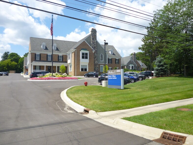 More Photos Of 30903 Northwestern Hwy, Farmington Hills Office For Lease