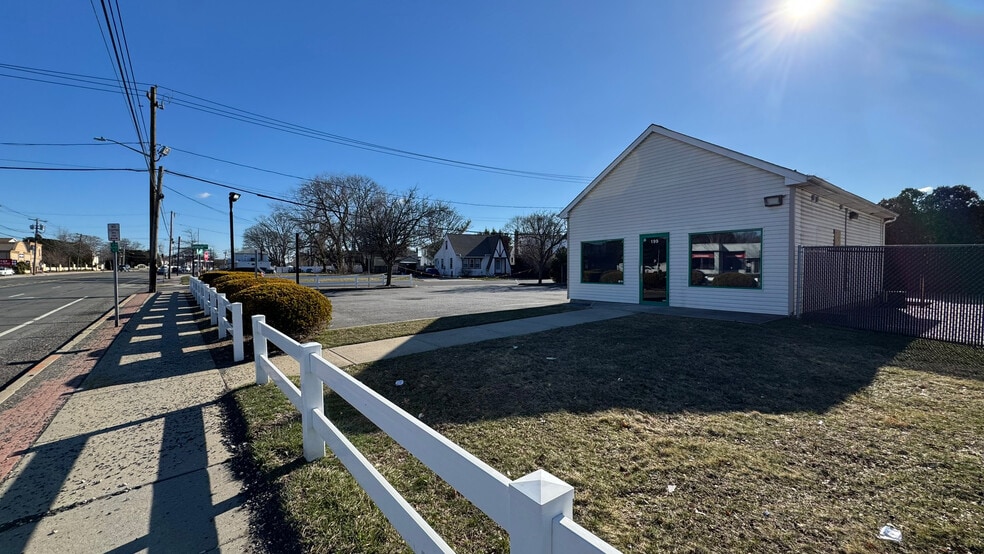 Primary Photo Of 199 E Montauk Hwy, Lindenhurst Freestanding For Sale