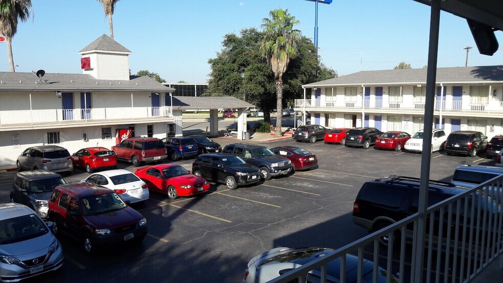 More Photos Of 900 N Main Ave, San Antonio Hotel For Sale