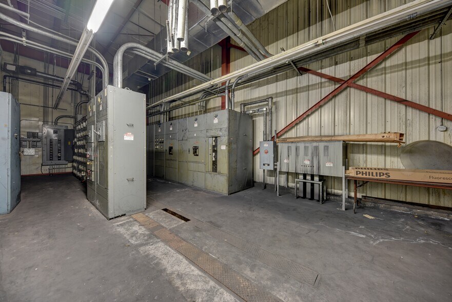 More Photos Of 1901 Longwood Dr, Brenham Manufacturing For Sale