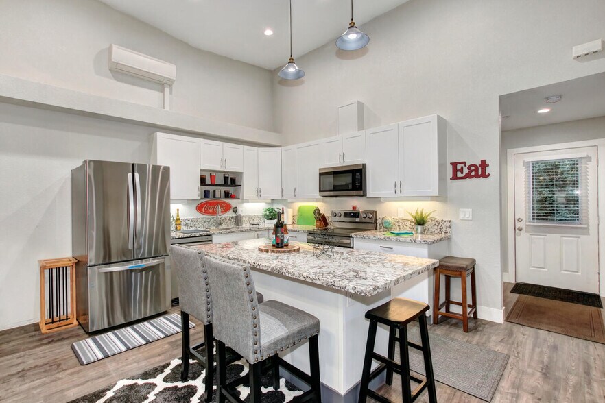 More Photos Of 1409-1411 Victorian Aly, Sacramento Apartments For Sale