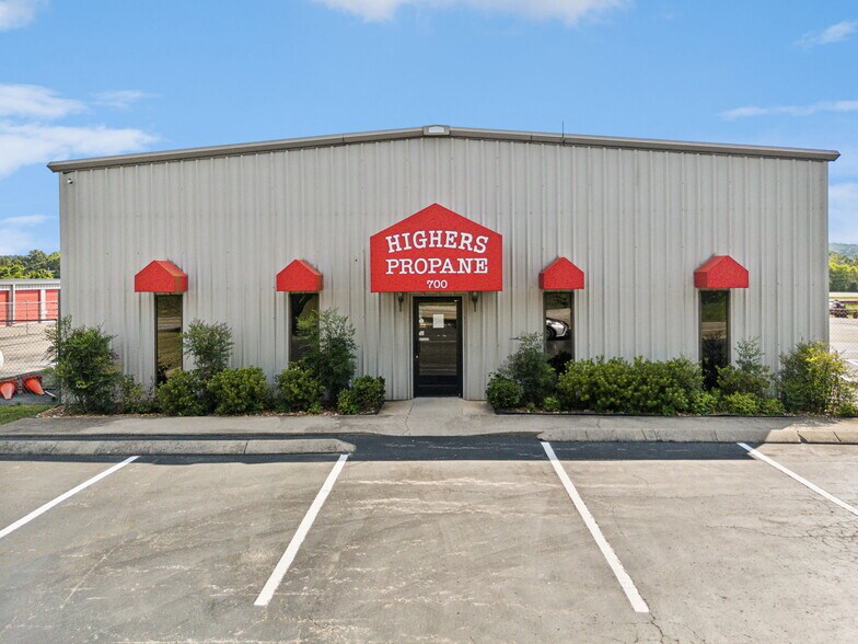 More Photos Of 636 Main st, Ashland City Freestanding For Sale