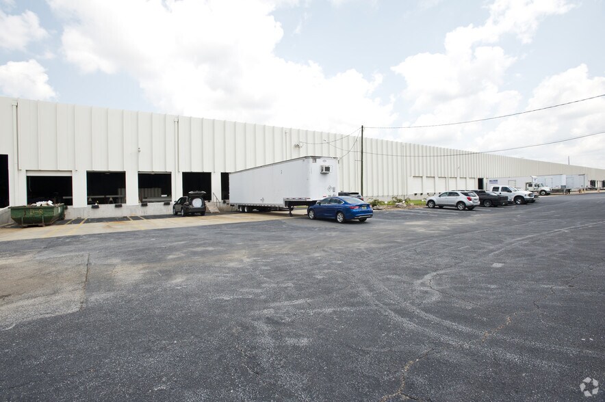 More Photos Of 4099 Old Dixie Hwy, Hapeville Warehouse For Lease