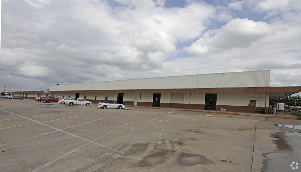 More Photos Of 2515 W Jefferson St, Grand Prairie Unknown For Lease