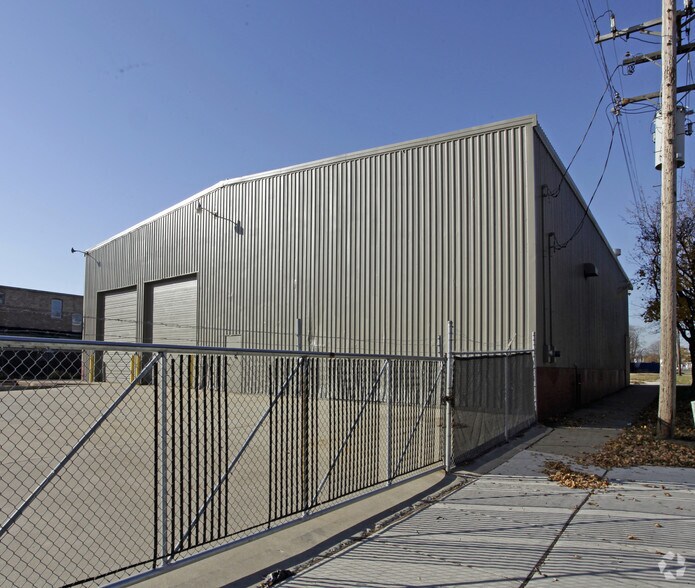 More Photos Of 5503 18th Ave, Kenosha Warehouse For Lease