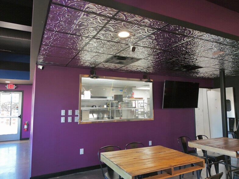 More Photos Of 1001-1007 S Main St, Fort Worth Restaurant For Lease