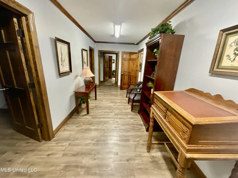 More Photos Of 2405 Columbia Ave, Prentiss Office For Sale