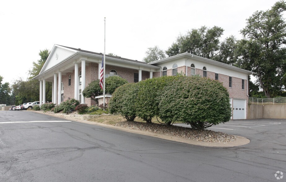 More Photos Of 2705 Happy Joe Dr, Bettendorf Office For Sale