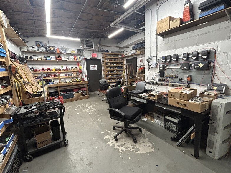 More Photos Of 581 N State Rd, Briarcliff Manor Village Storefront For Sale