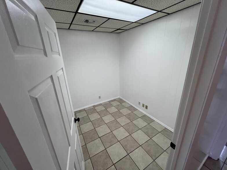 More Photos Of 203 S Main St, Andrews Office For Sale