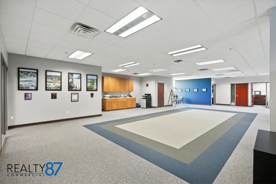 More Photos Of 4050 River Center Ct NE, Cedar Rapids Office For Lease