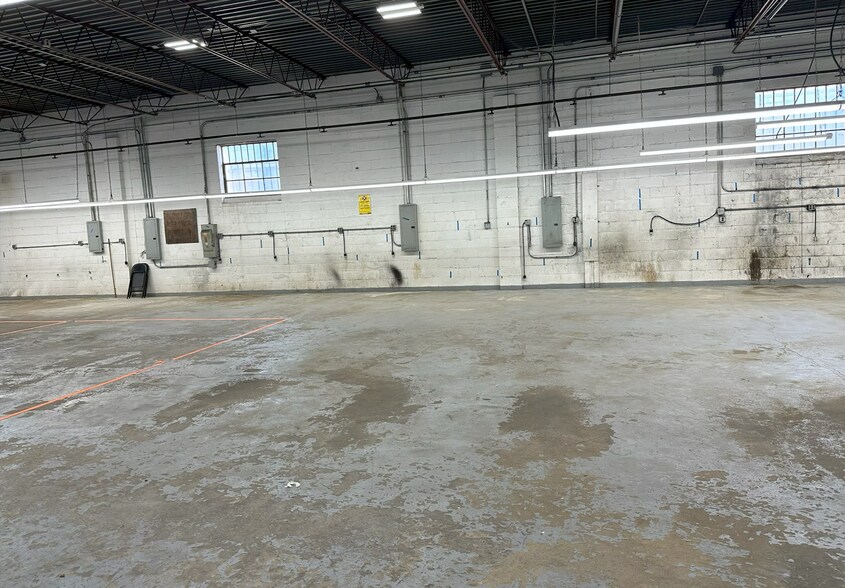 More Photos Of 195 S Fehr Way, Bay Shore Warehouse For Sale