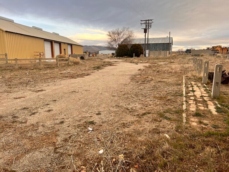 More Photos Of 609 E H St, Tehachapi Warehouse For Sale