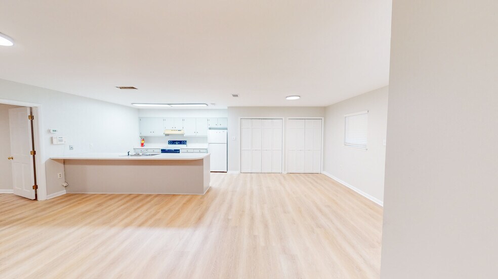 More Photos Of 1300 S Mock Rd, Albany Office Residential For Lease