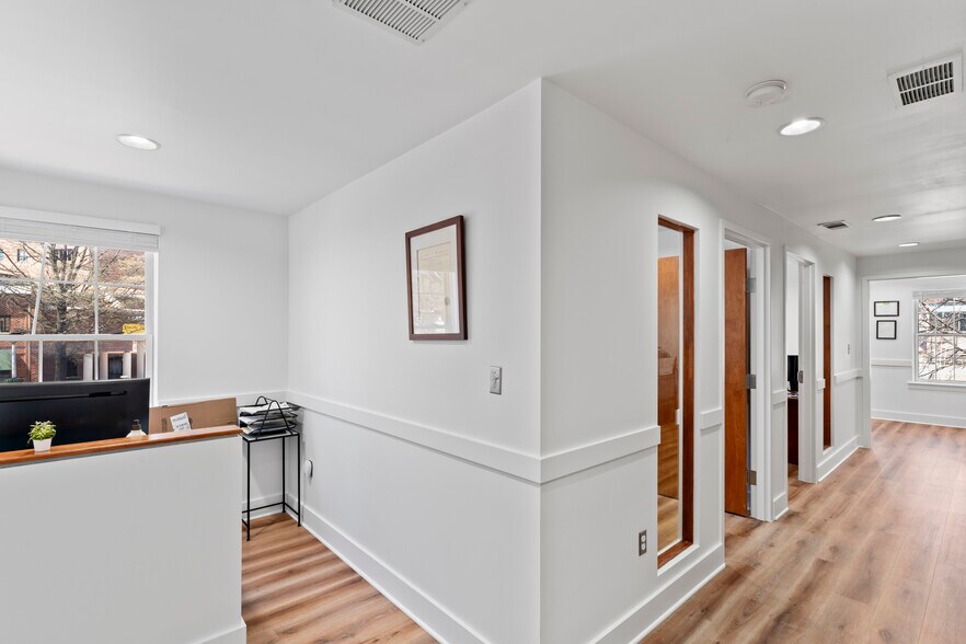 More Photos Of 100-122 E Broad St, Falls Church Office For Sale