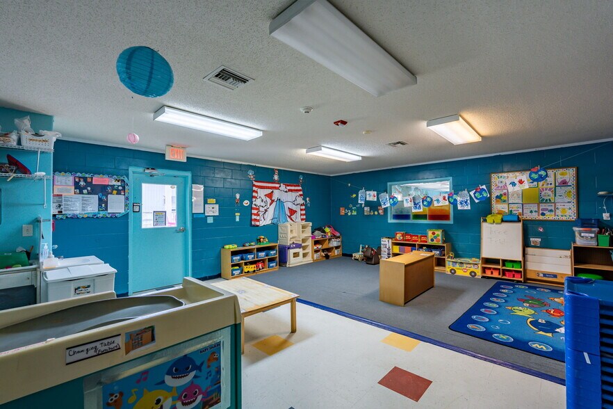 More Photos Of 522 NW Turner Rd, Lake City Daycare Center For Sale