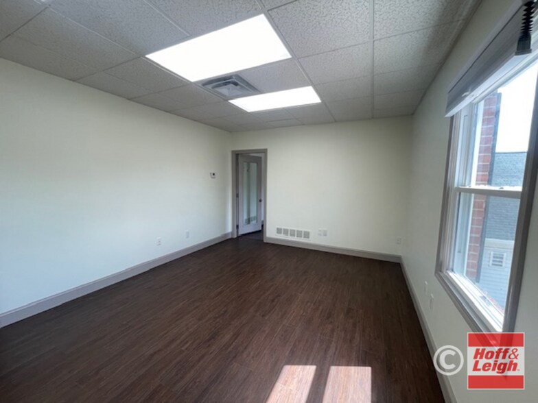 More Photos Of 2747 Crawfis Blvd, Fairlawn Storefront For Lease