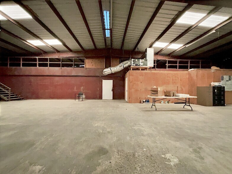 More Photos Of 201 Houston St, George West Warehouse For Lease