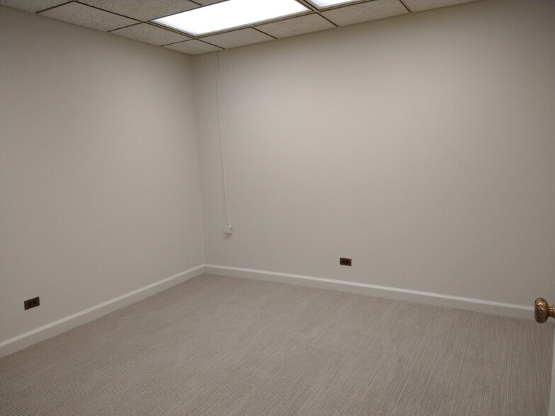 More Photos Of 141 New St, Macon-Bibb Office For Lease