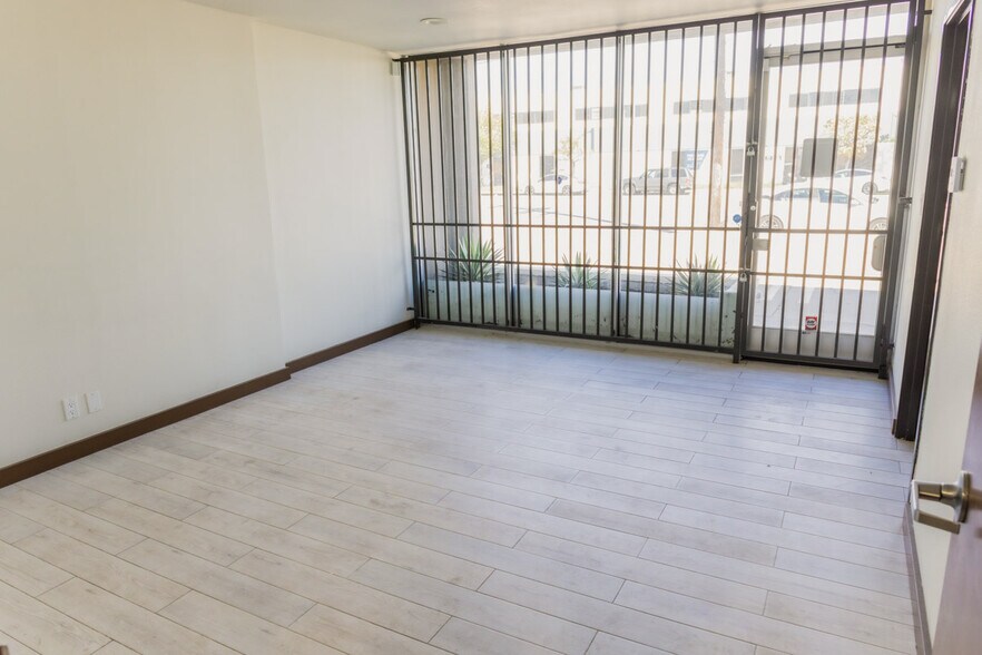 More Photos Of 17209 S Figueroa St, Gardena Warehouse For Lease