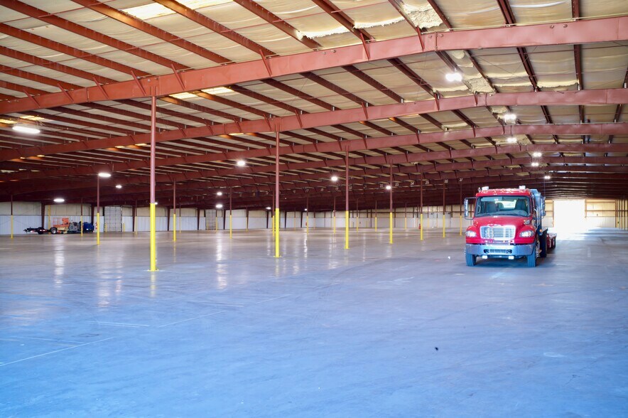 More Photos Of 847 W Main St, Lake City Warehouse For Lease