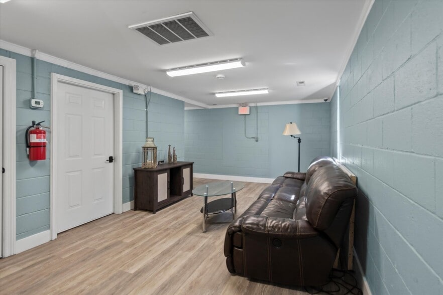 More Photos Of 102 Gin Oak Ct, Madison Freestanding For Sale