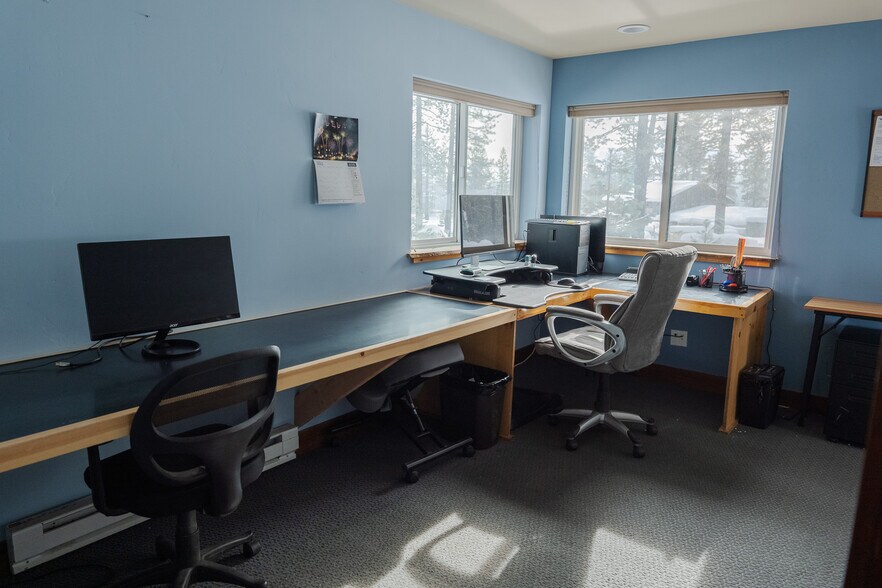 More Photos Of 11020 Trails End Ct, Truckee Flex For Lease