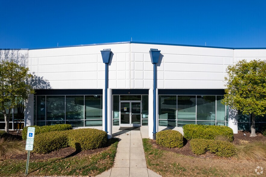 More Photos Of 407 Davis Dr, Morrisville Flex For Sale