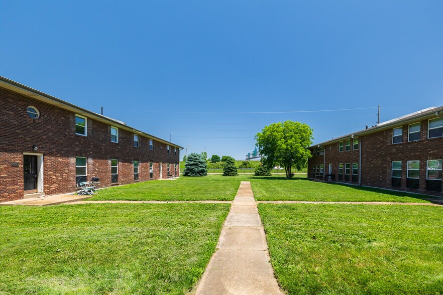 More Photos Of 9921 Sloane Sq, Saint Louis Apartments For Sale