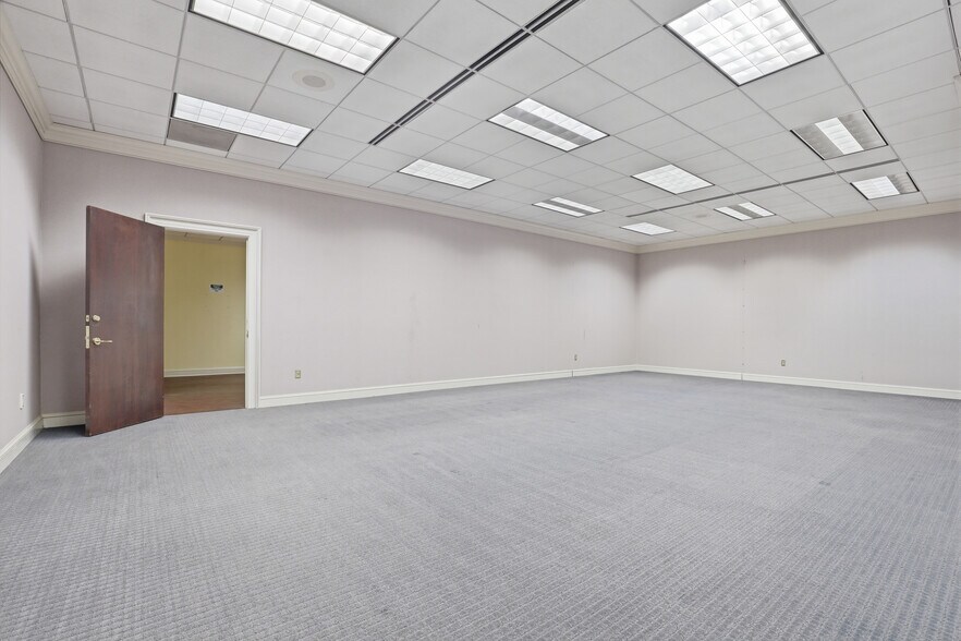 More Photos Of 201 W Main St, Laurens Medical For Lease