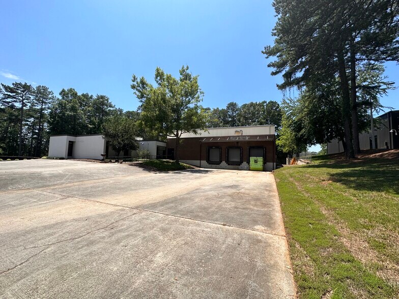 More Photos Of 5601 Spring Ct, Raleigh Flex For Lease