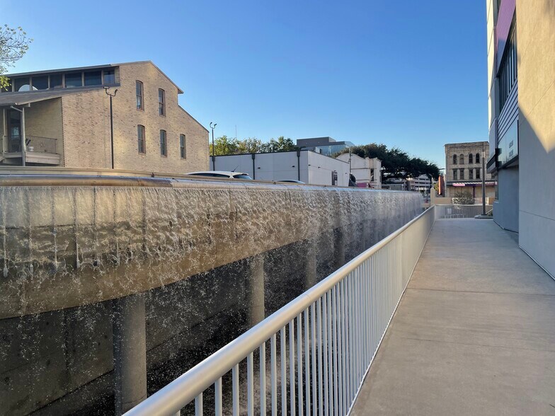 More Photos Of 345 W Commerce St, San Antonio Storefront Retail Office For Sale