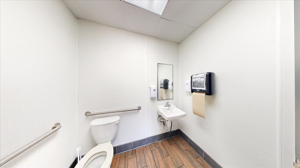 More Photos Of 113 Bo Bo Dr, Crystal Springs Freestanding For Lease