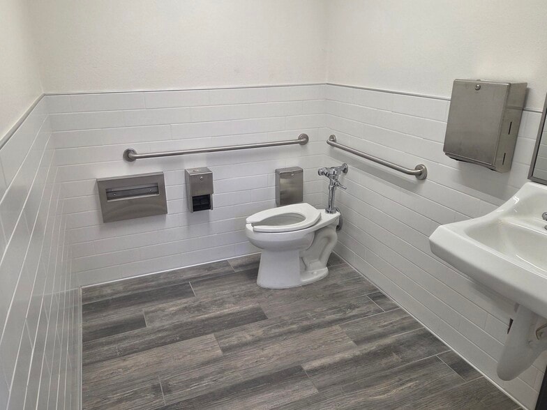 More Photos Of 1207 W Jon St, Torrance Warehouse For Lease