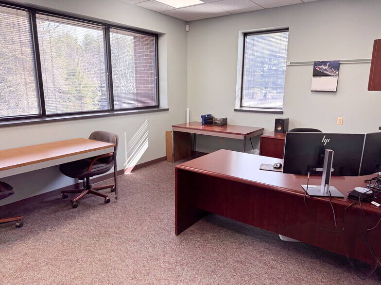 More Photos Of 47 Commerce Dr, Bristol Manufacturing For Sale