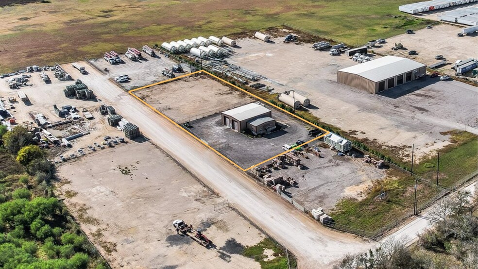 More Photos Of 7412-7420 Buttrum Way, New Braunfels Warehouse For Lease