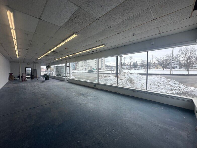 More Photos Of 2222 Oriskany Blvd, Utica Auto Dealership For Lease