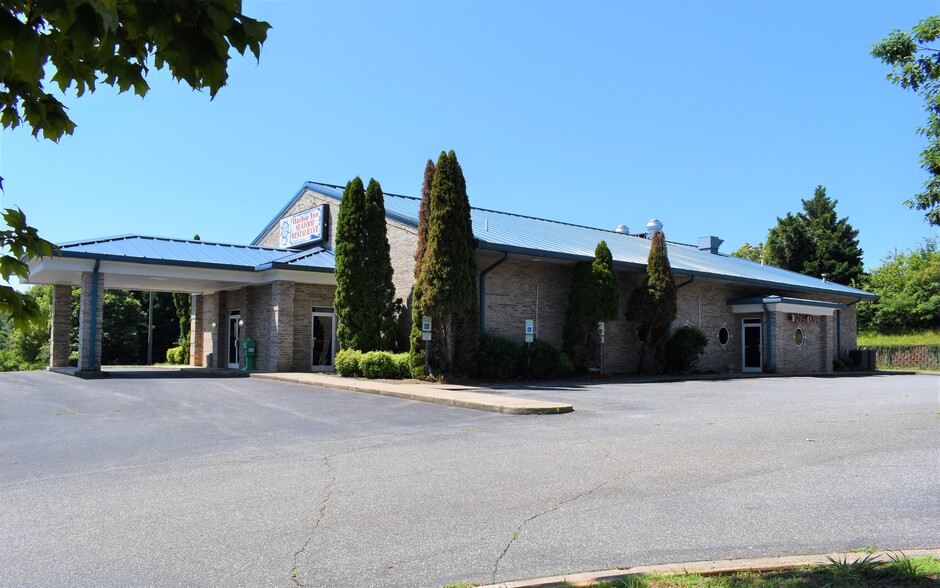 More Photos Of 2006 S Sterling St, Morganton Freestanding For Sale