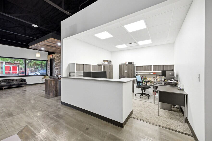 More Photos Of 326 SE Douglas St, Lees Summit Office For Sale