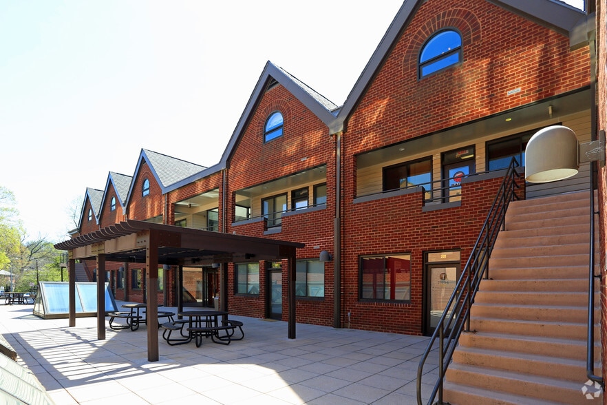 More Photos Of 4400 MacArthur Blvd NW, Washington Office For Lease